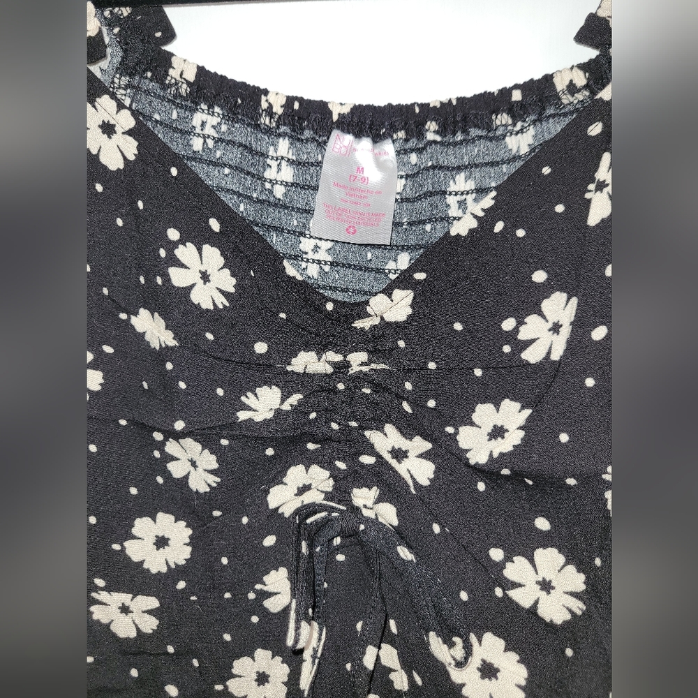 NWOT No Boundaries Black and White Floral Top - Picture 4 of 5